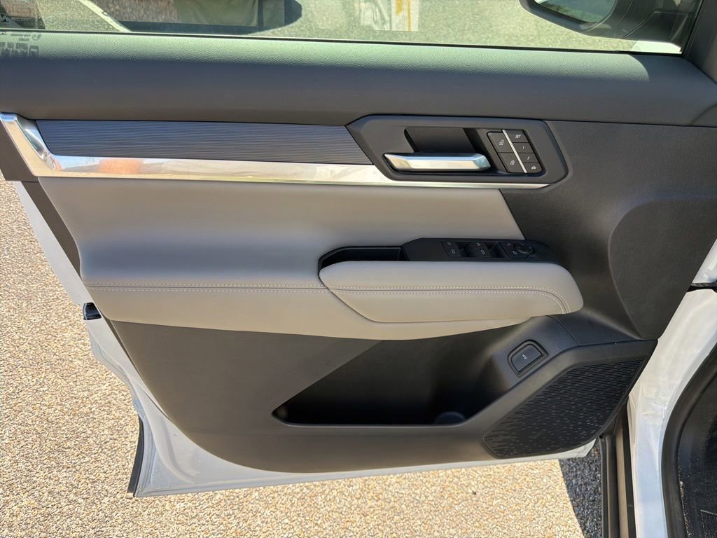 Used 2025 GMC Terrain Elevation w/ Elevation Premium Package FWD image 19