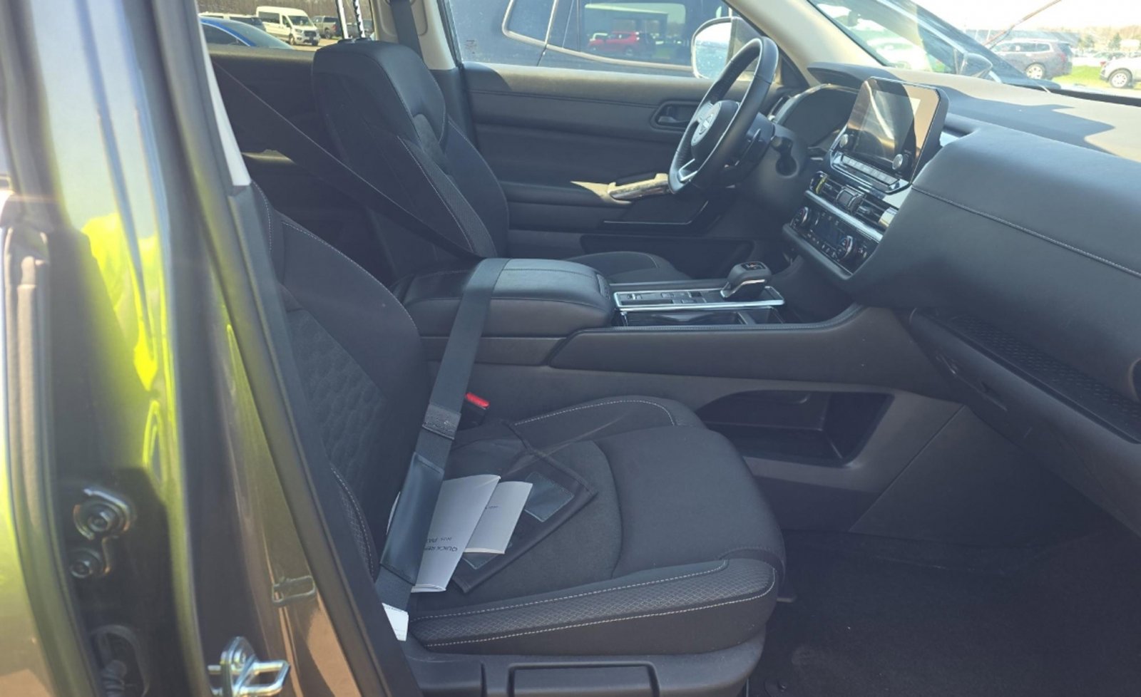 Used 2025 Nissan Pathfinder SV FWD image 13