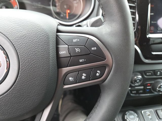 Used 2022 Jeep Cherokee Limited w/ Trailer Tow Group AWD/4WD image 8