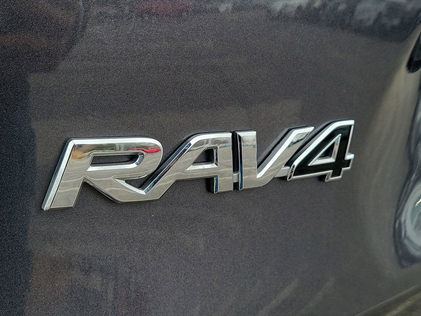 Used 2024 Toyota RAV4 LE FWD image 7