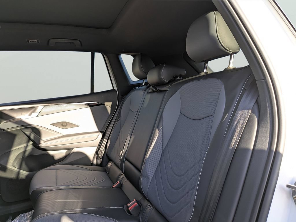 New 2026 Volkswagen Tiguan SE R-Line FWD image 14