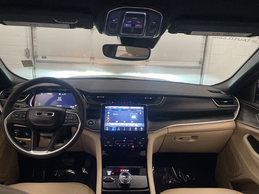 Used 2023 Jeep Grand Cherokee Limited image 14