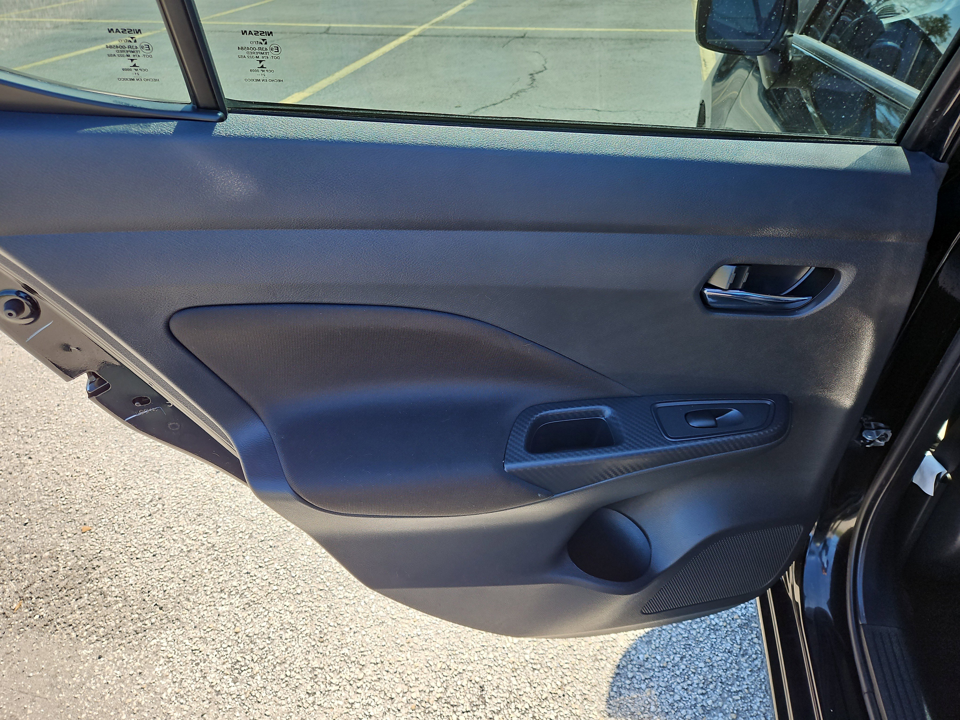 Used 2022 Nissan Versa SV image 11