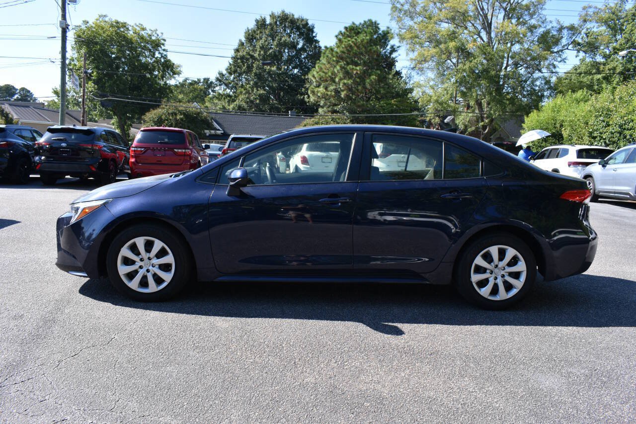 Used 2025 Toyota Corolla LE FWD image 3