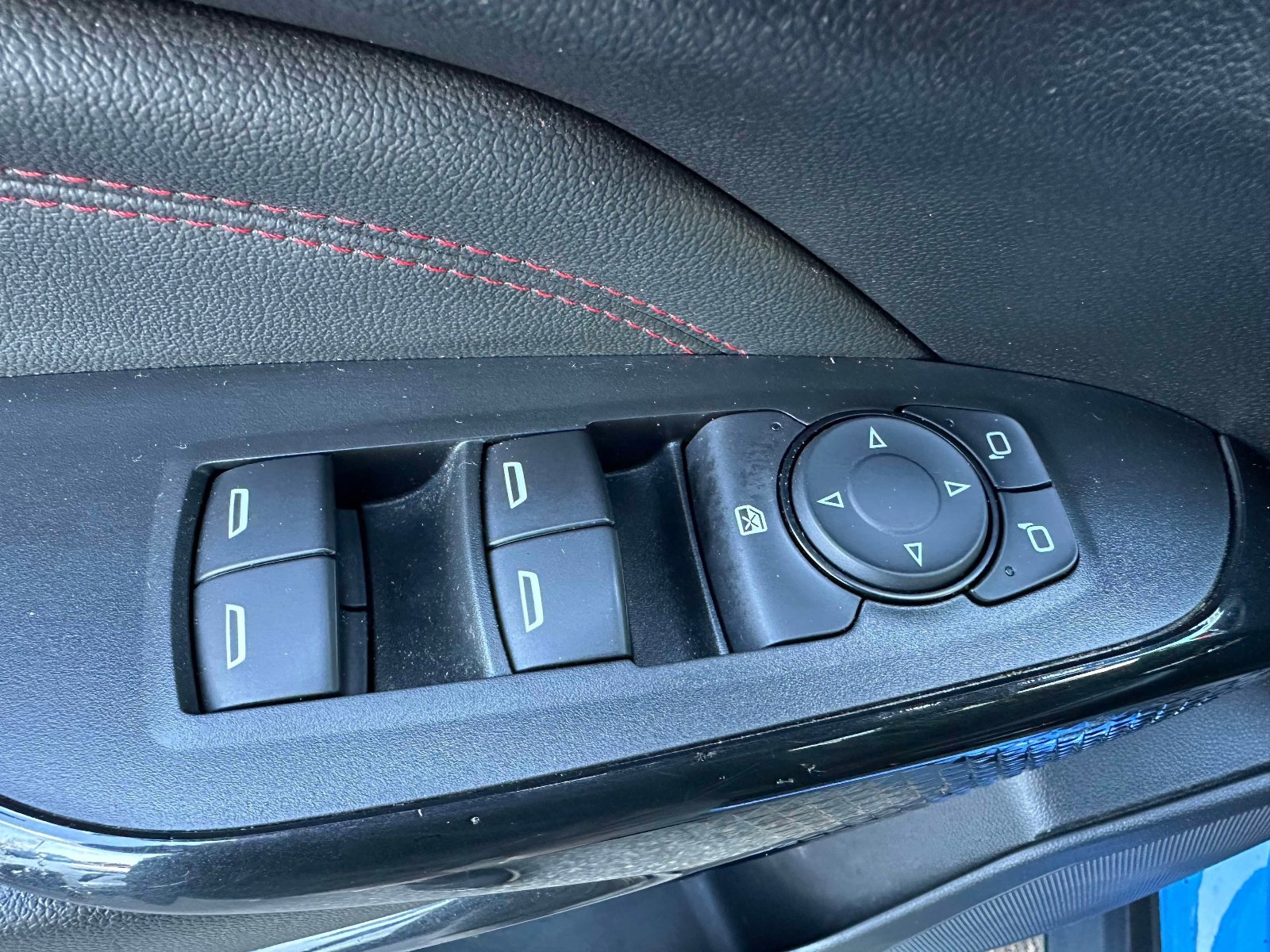 Certified 2024 Chevrolet Trax RS w/ Sunroof Package image 16