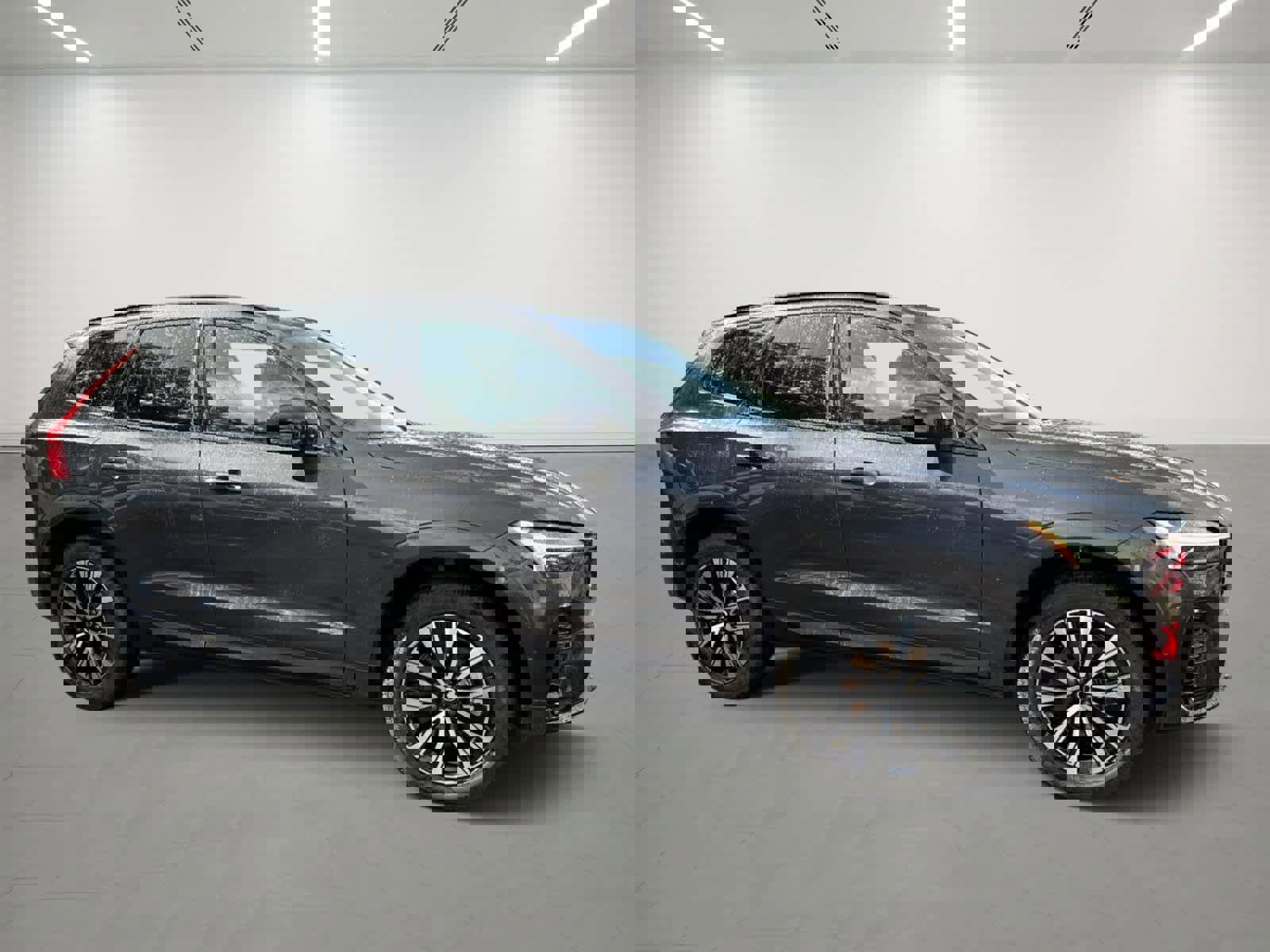 Used 2025 Volvo XC60 B5 Plus image 6