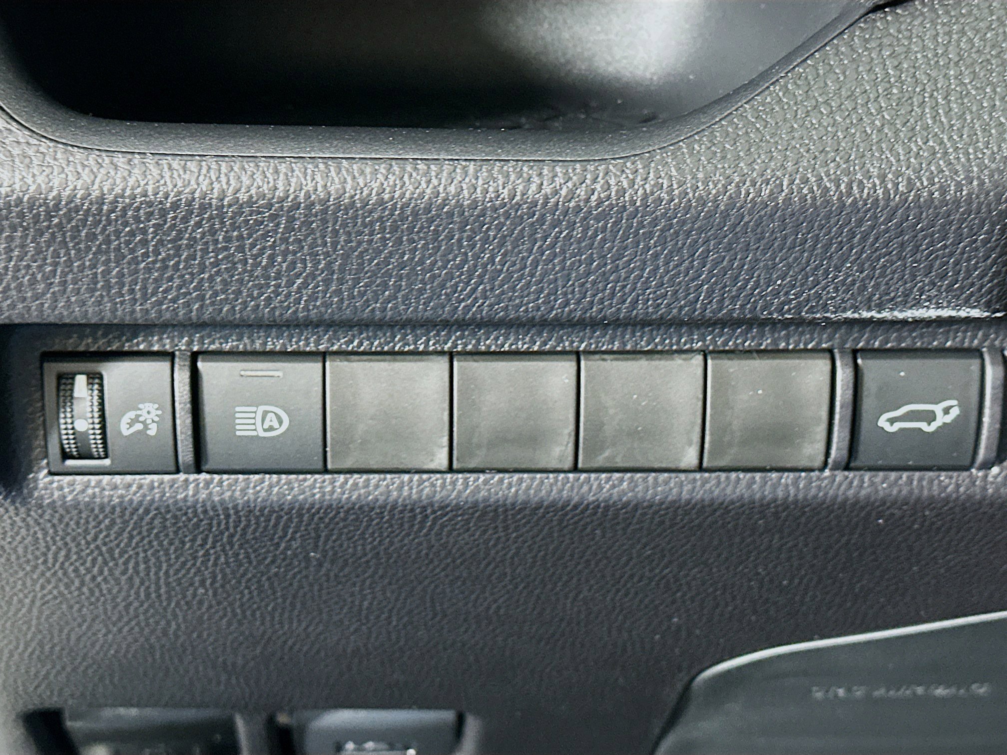 Used 2025 Toyota RAV4 XLE w/ Convenience Package image 17