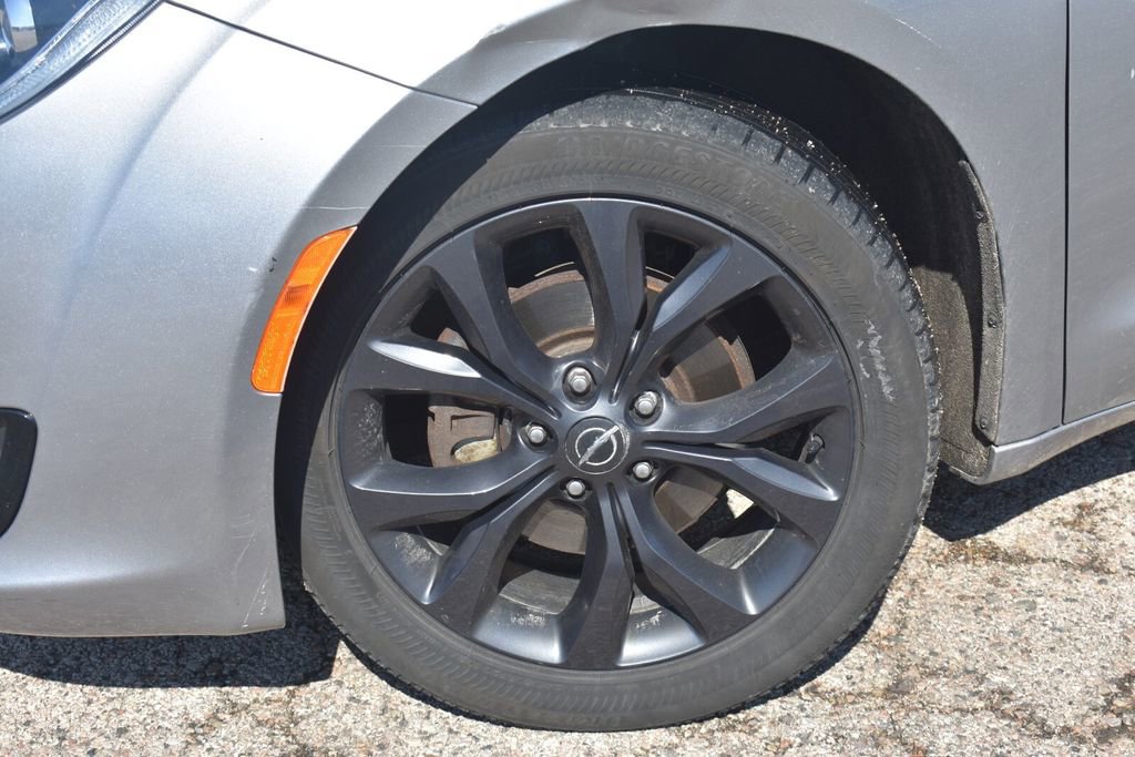 Used 2019 Chrysler Pacifica Touring Plus w/ S Appearance Package image 13