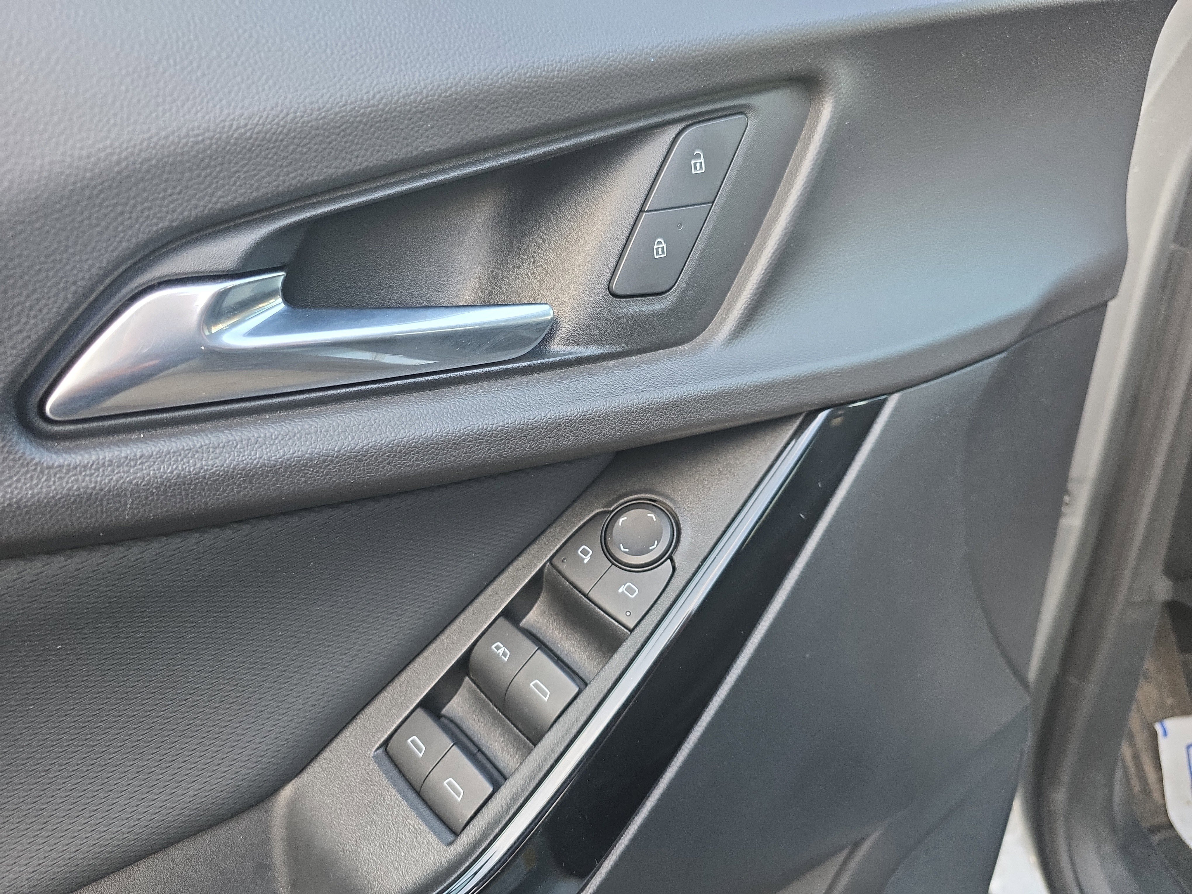 Used 2025 Chevrolet Equinox LT image 17