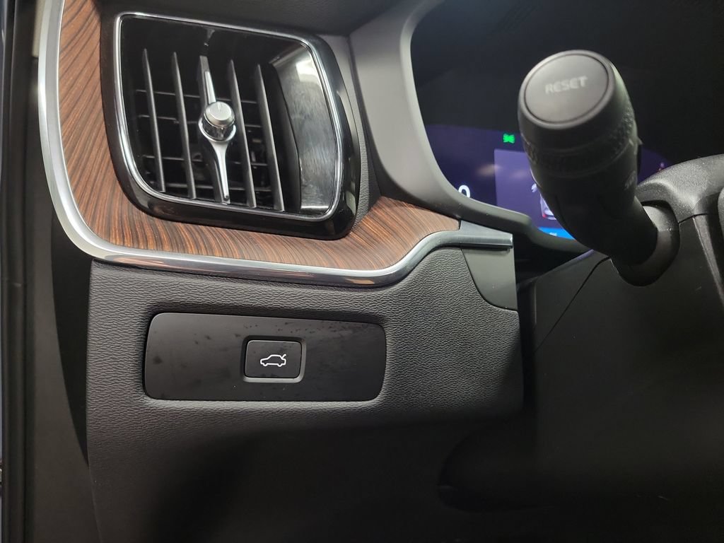 Used 2023 Volvo XC60 B5 Plus AWD/4WD image 24
