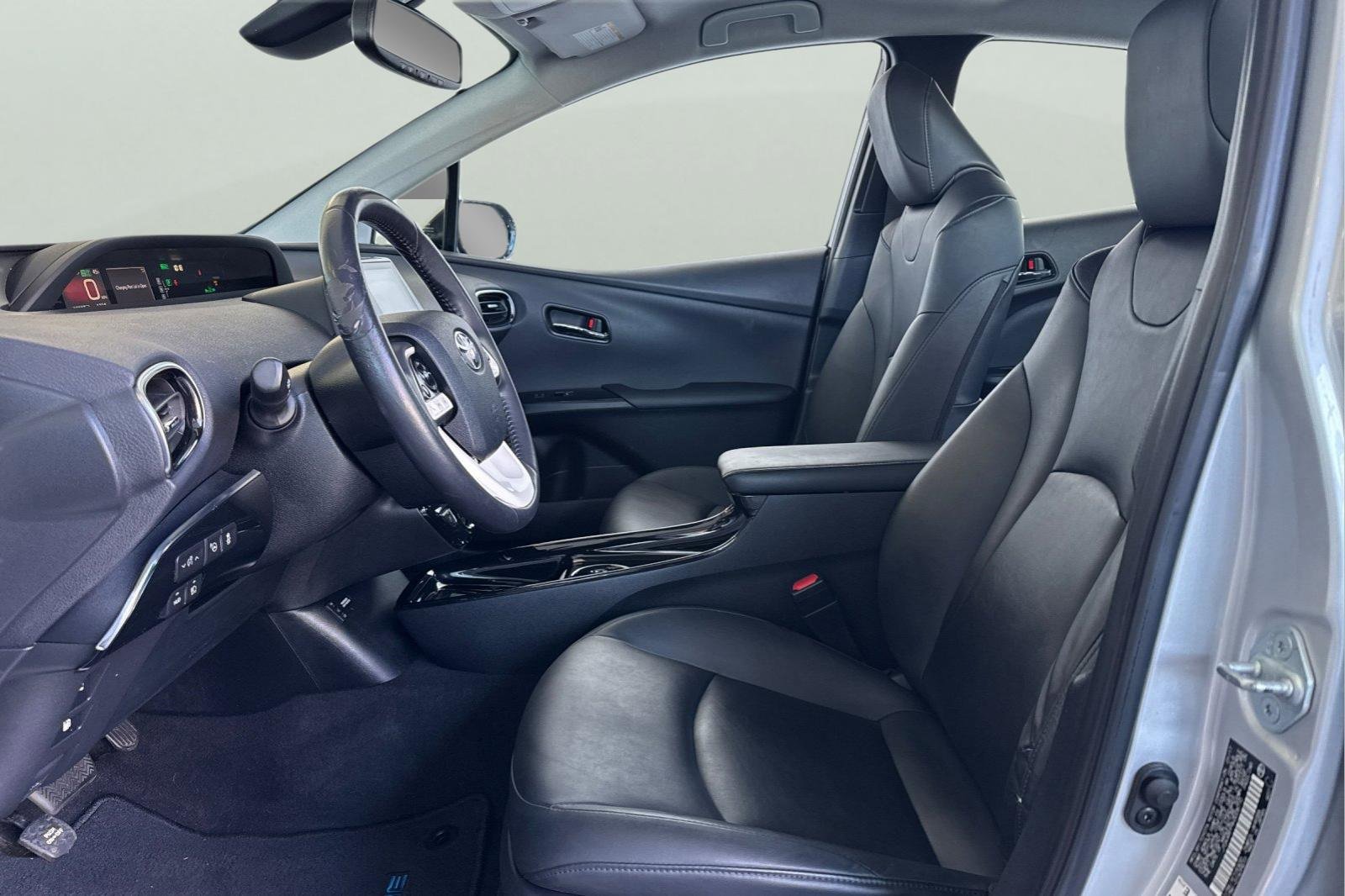 Used 2017 Toyota Prius Prime Advanced image 15