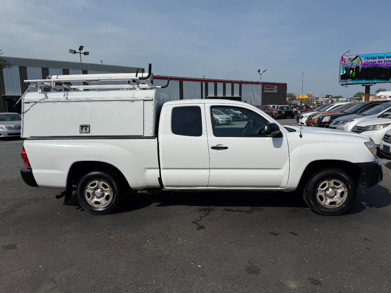 Used 2015 Toyota Tacoma 2WD Access Cab w/ Convenience Package image 4