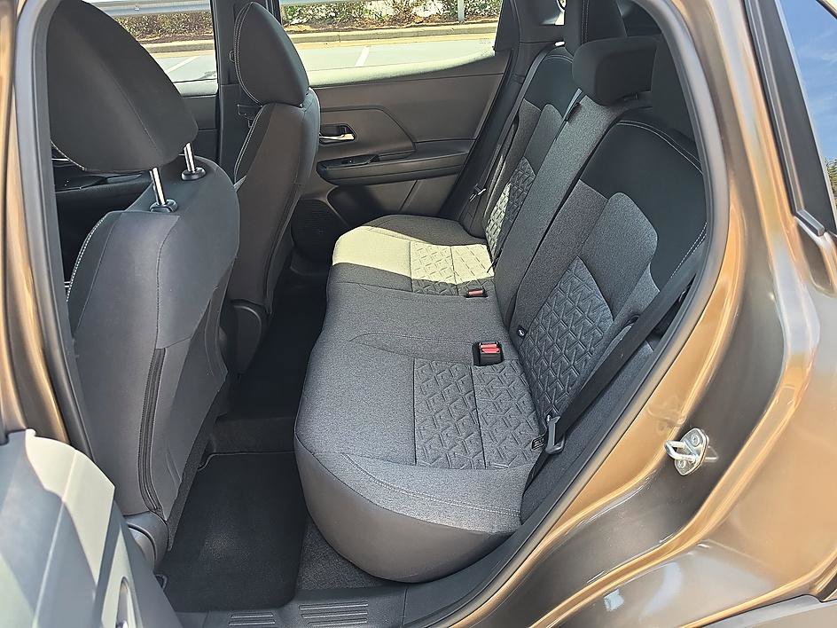 Used 2025 Nissan Kicks SV image 12