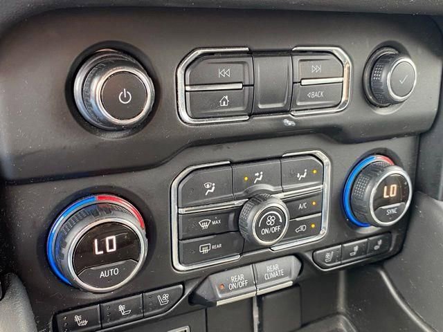 Used 2021 Chevrolet Suburban Premier image 39