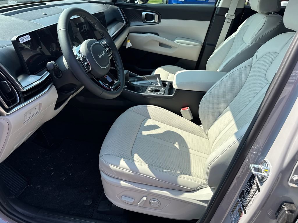 Certified 2025 Kia Sorento EX w/ Panoramic Sunroof Package FWD image 9