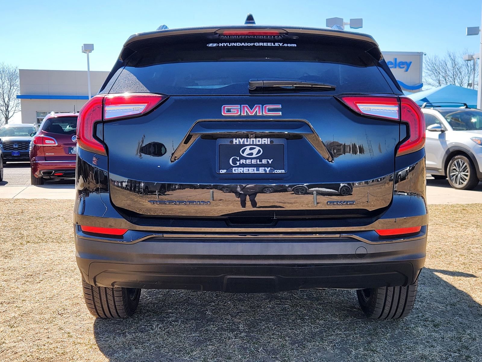 Used 2022 GMC Terrain SLE w/ Driver Convenience Package image 4