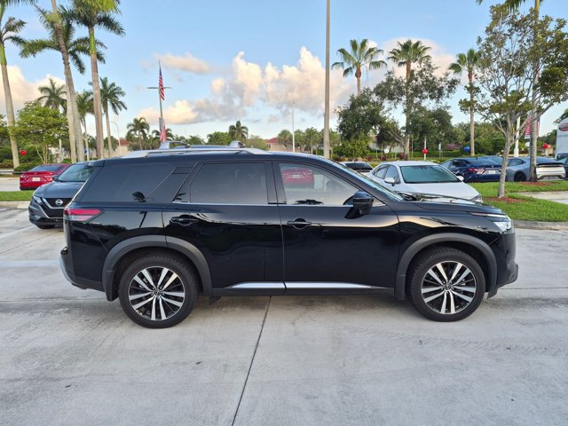 Used 2024 Nissan Pathfinder Platinum FWD image 4