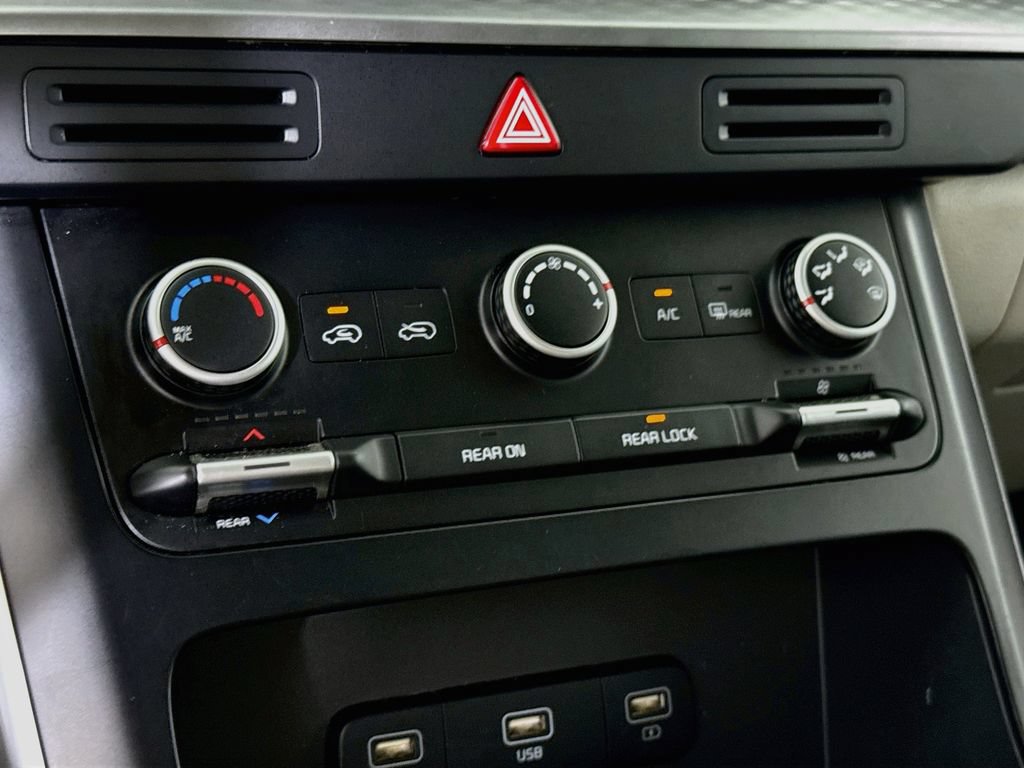 Used 2022 Kia Carnival LX FWD image 7