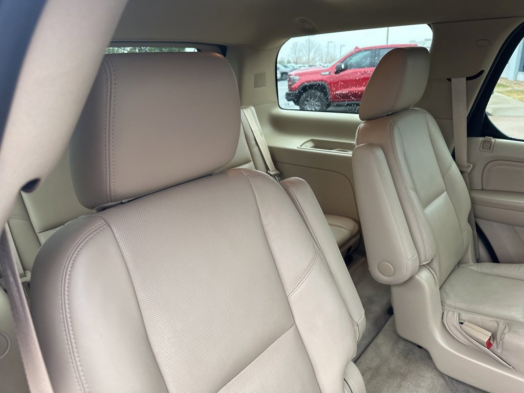 Used 2012 Cadillac Escalade Premium image 28