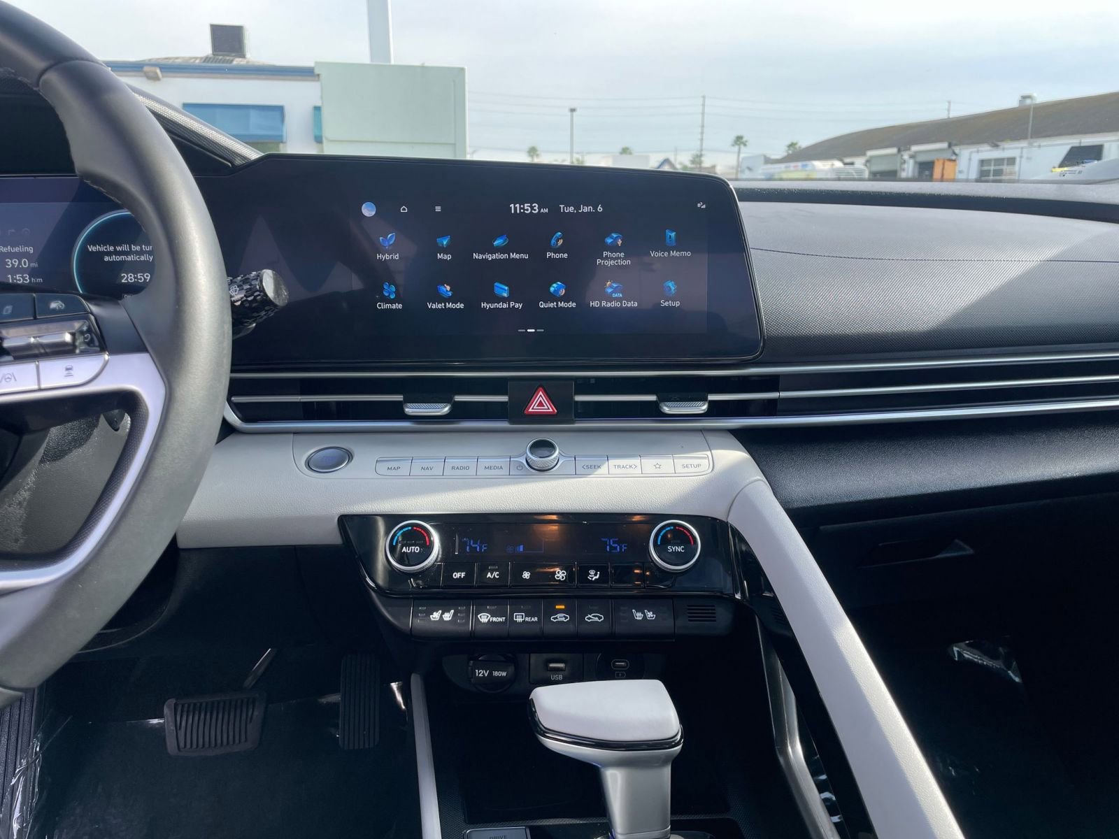 Used 2025 Hyundai Elantra Limited image 18