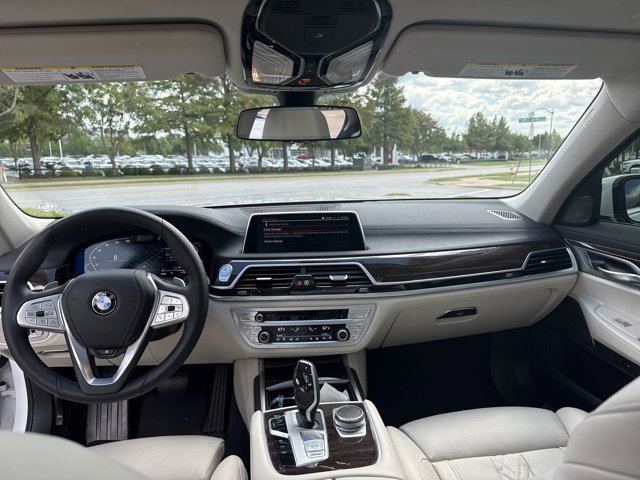 Used 2021 BMW 750i xDrive image 12
