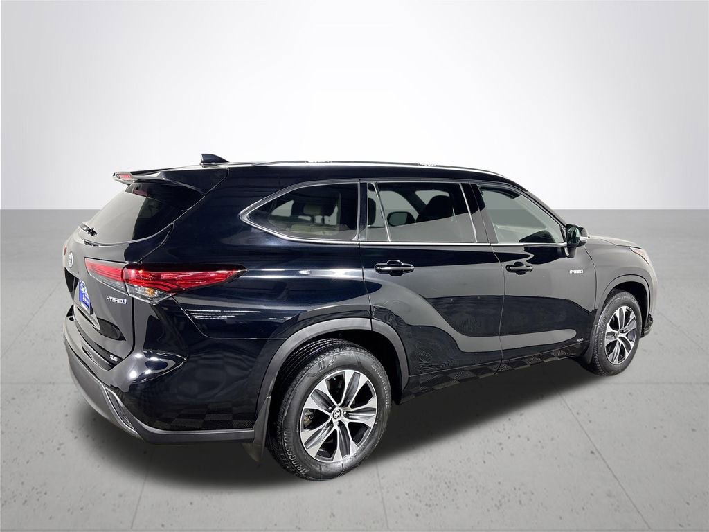 Used 2021 Toyota Highlander XLE image 6