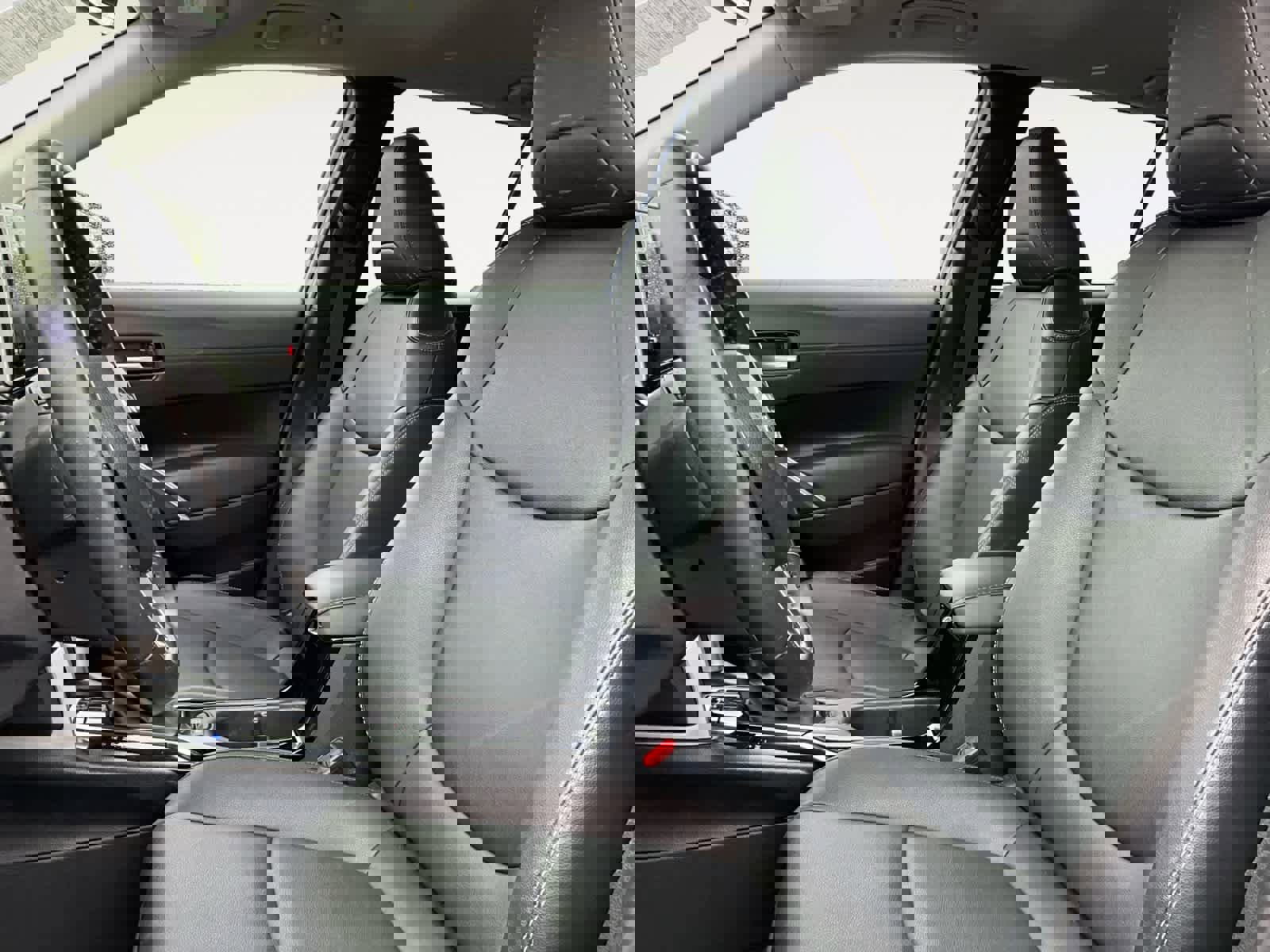 Used 2023 Toyota Corolla Cross XLE image 10