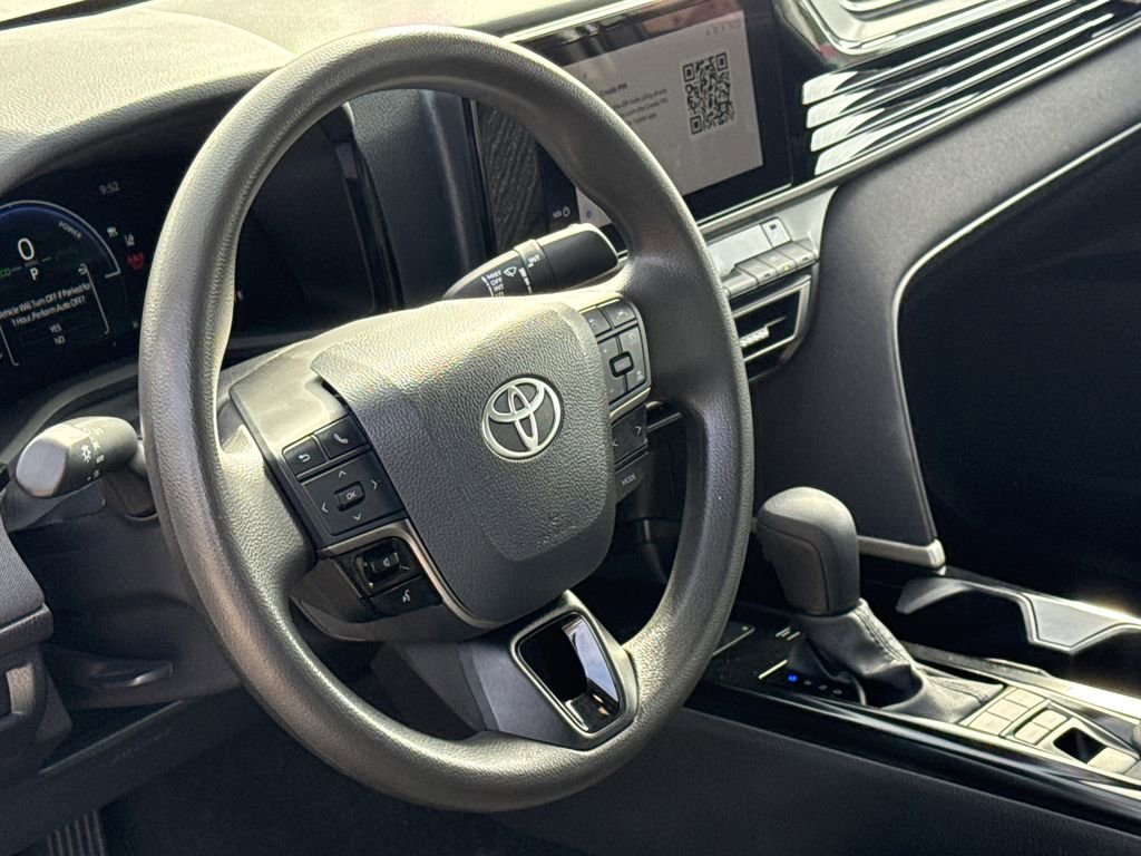Used 2025 Toyota Camry LE image 17