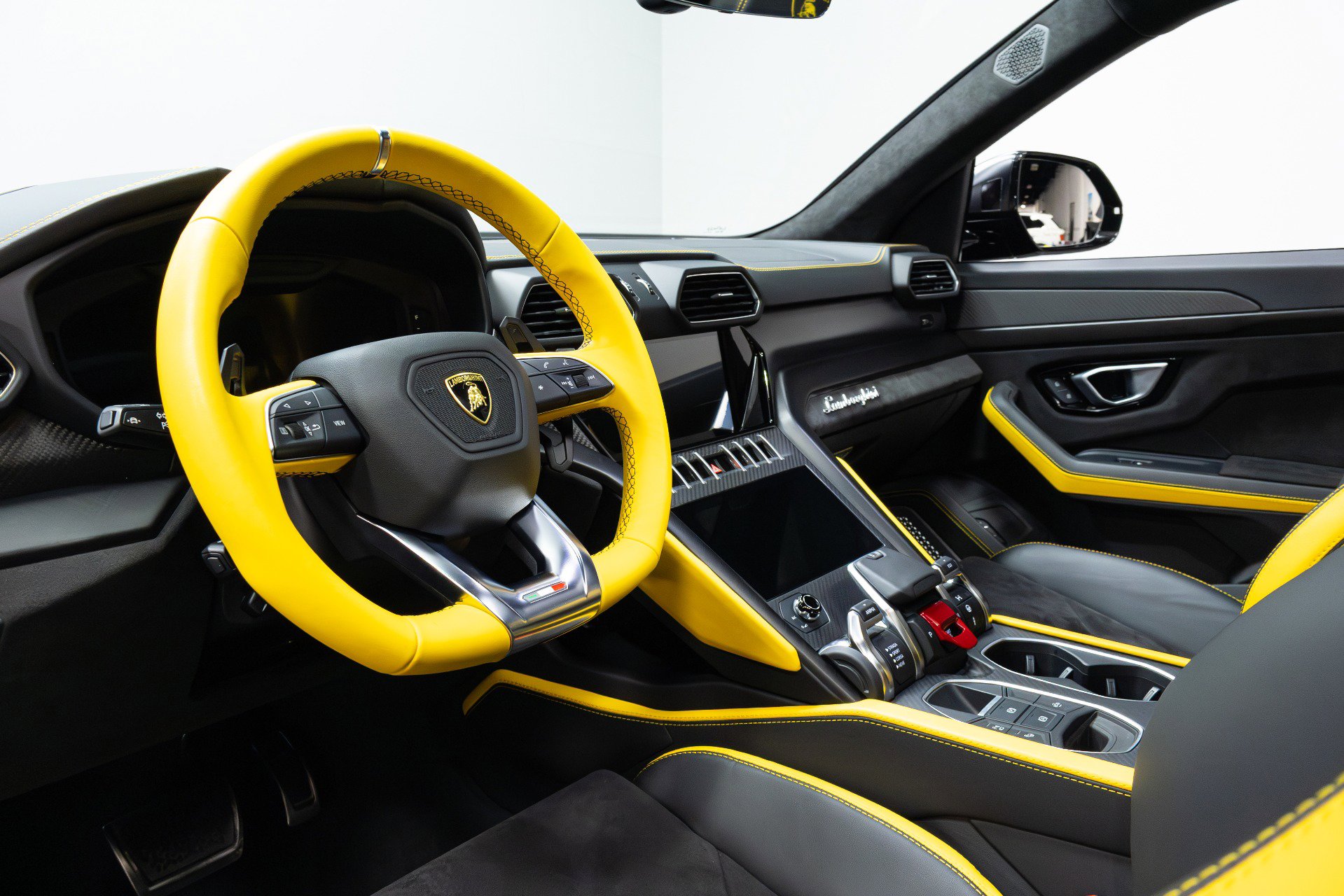Used 2022 Lamborghini Urus image 10
