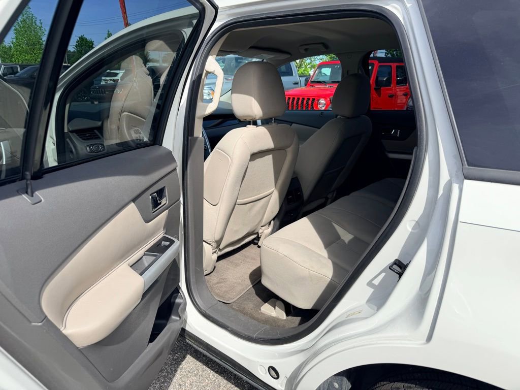 Used 2013 Ford Edge SE image 16