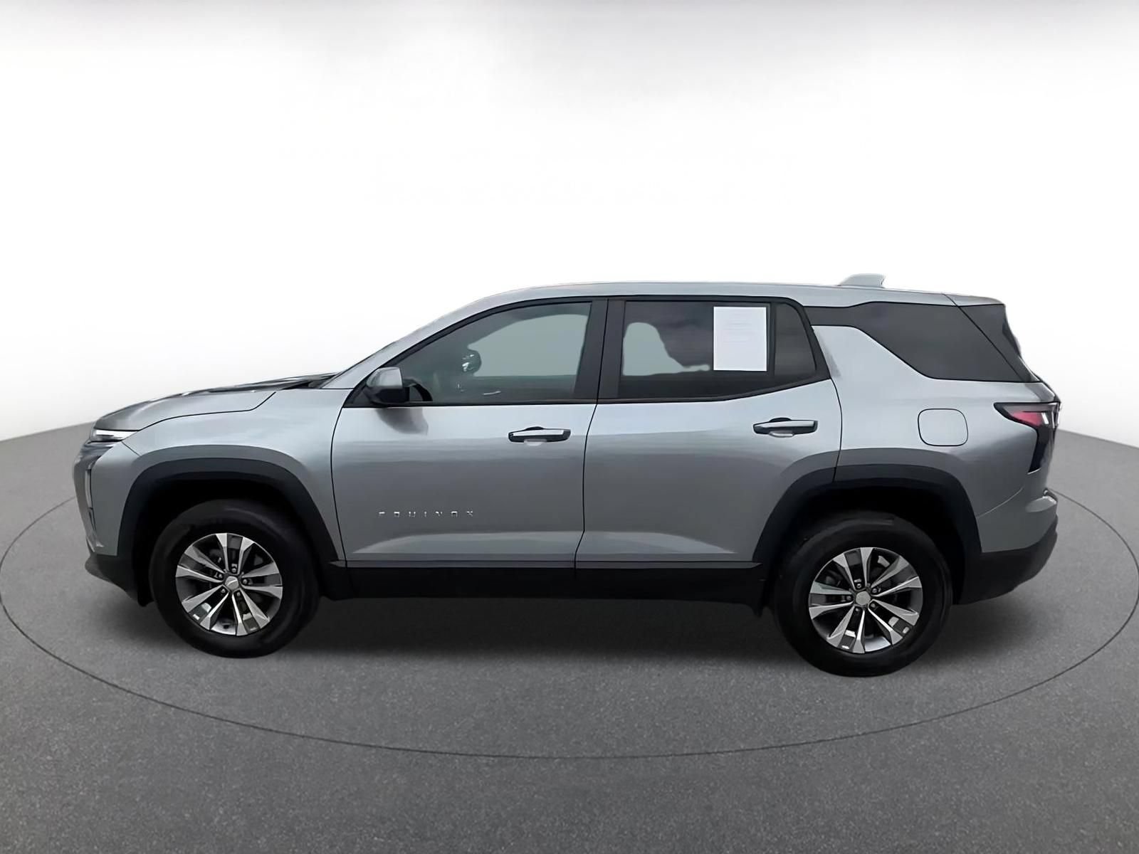 Used 2025 Chevrolet Equinox LT FWD image 9