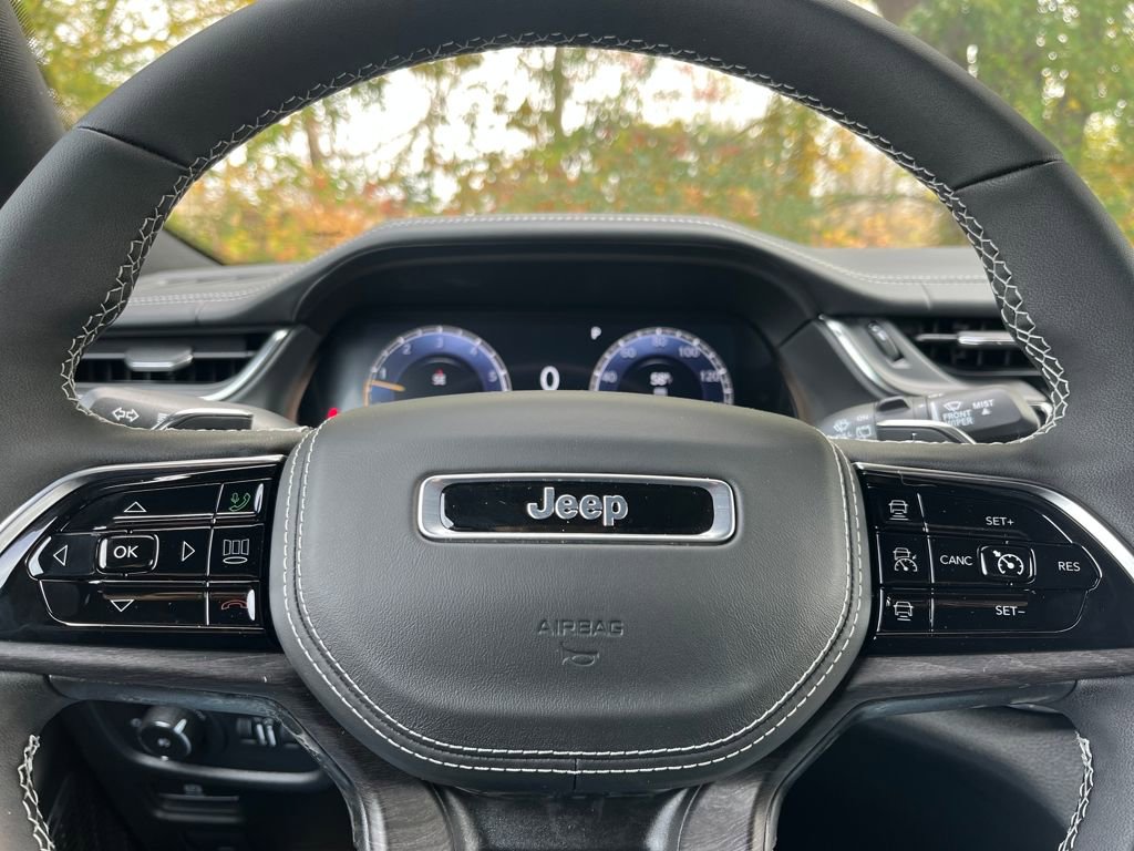 New 2025 Jeep Grand Cherokee L Overland w/ Luxury Tech Group IV image 18