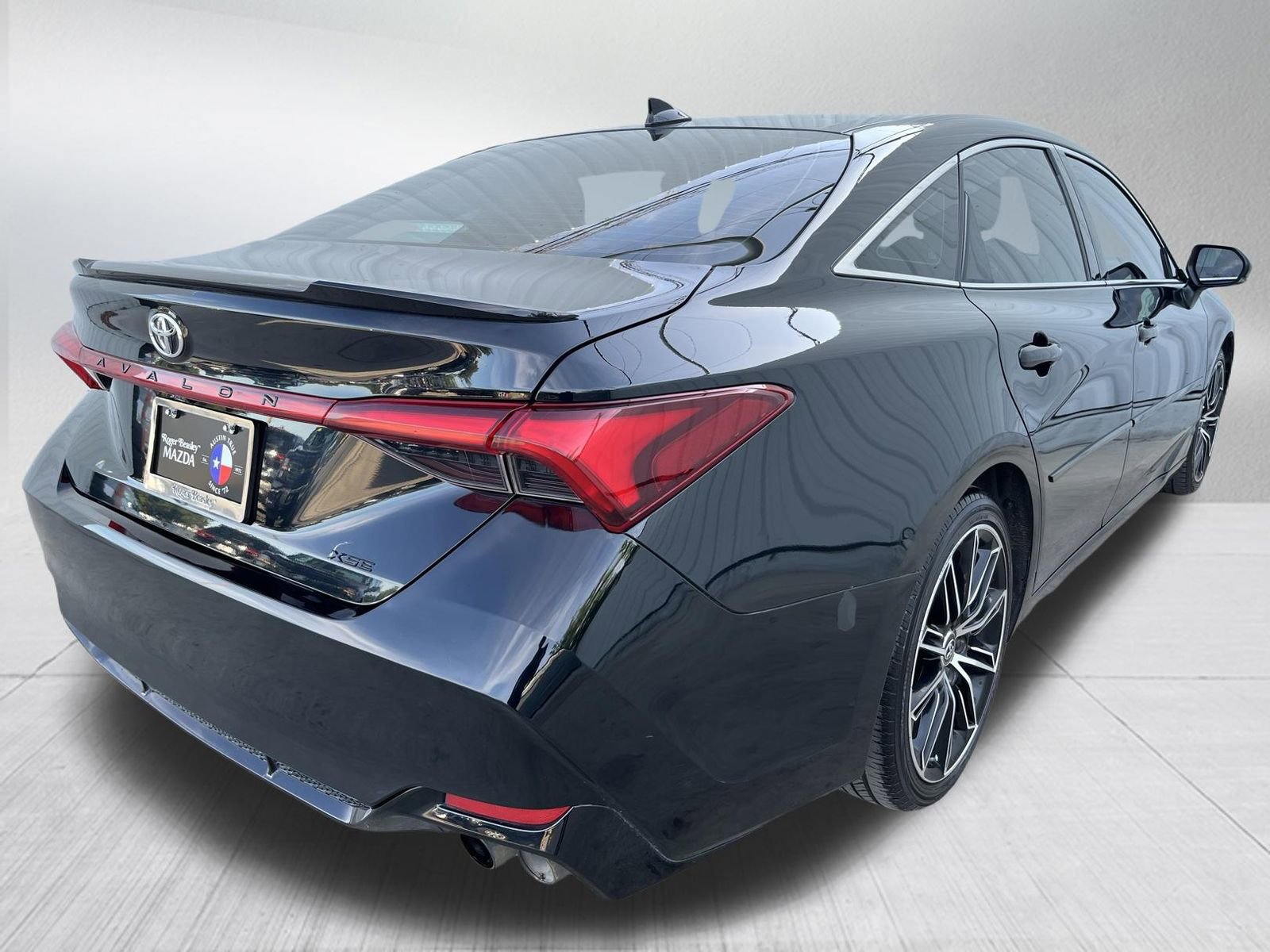 Used 2019 Toyota Avalon XSE FWD image 9