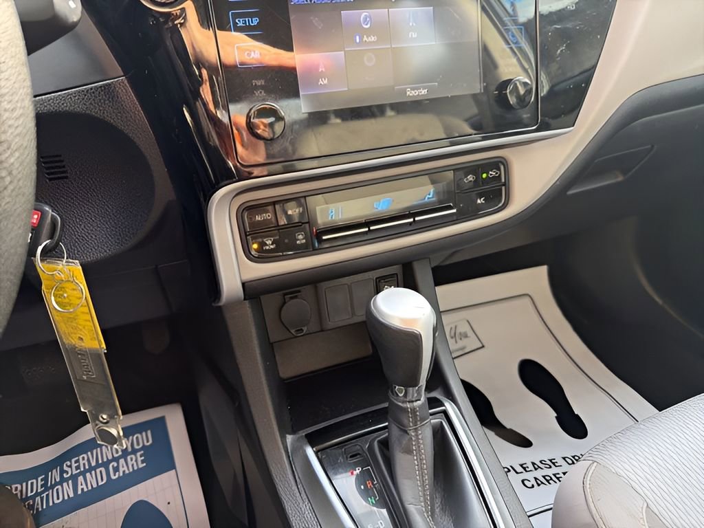 Used 2017 Toyota Corolla L image 26