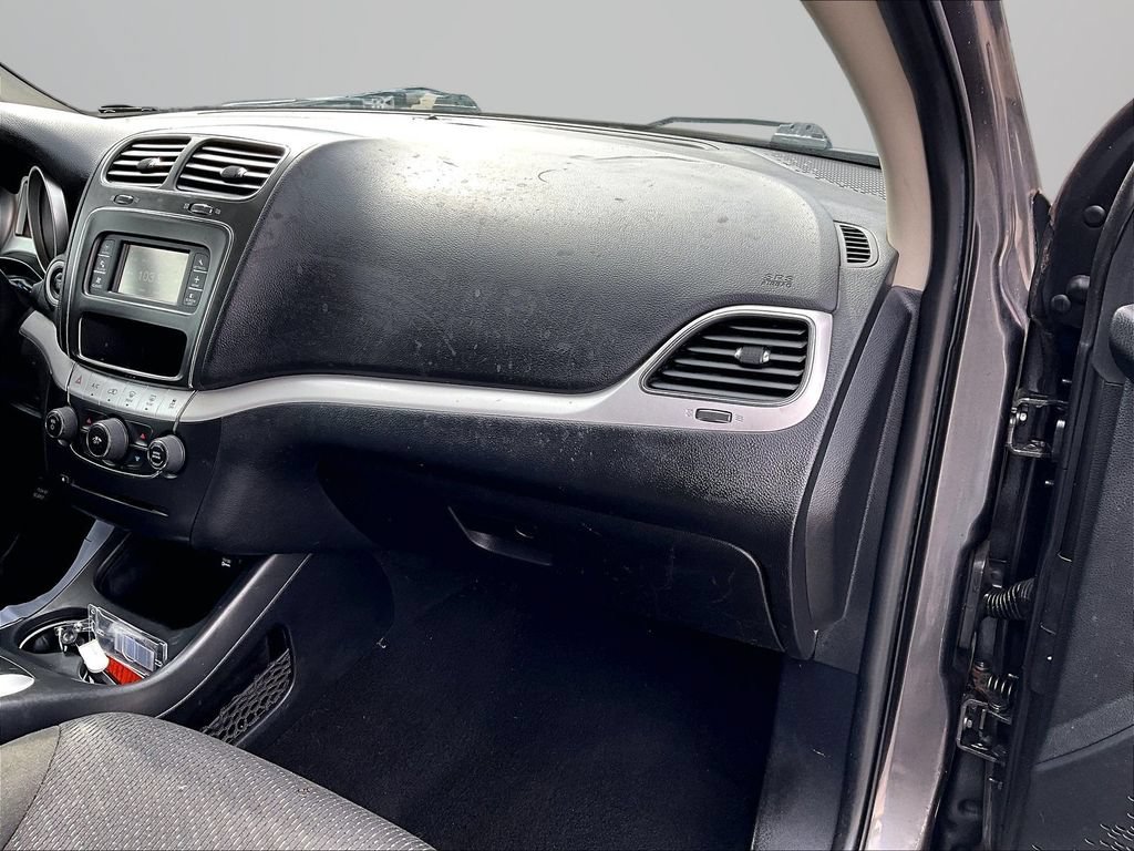 Used 2019 Dodge Journey SE FWD image 18