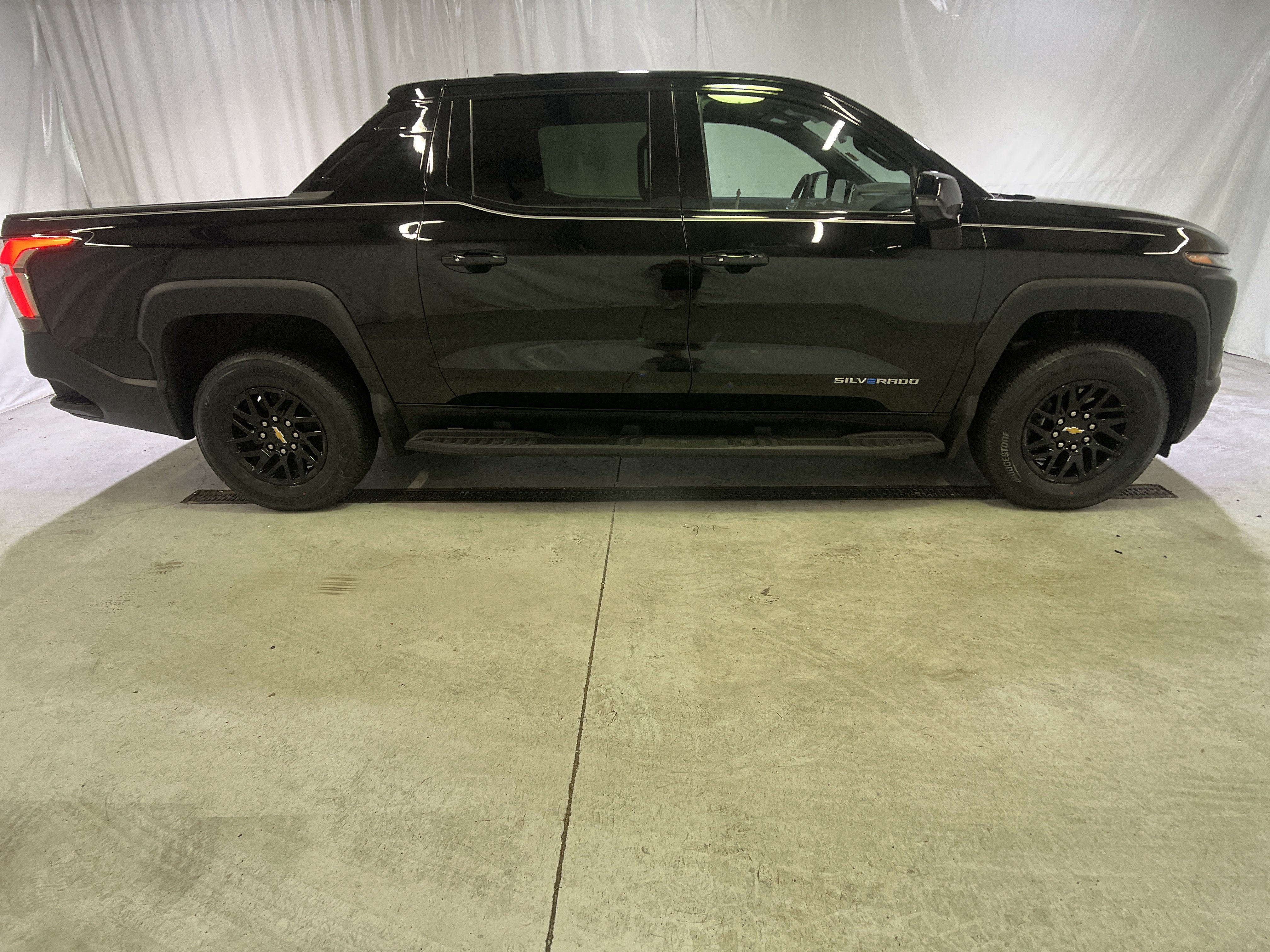 Certified 2025 Chevrolet Silverado EV LT AWD/4WD image 12