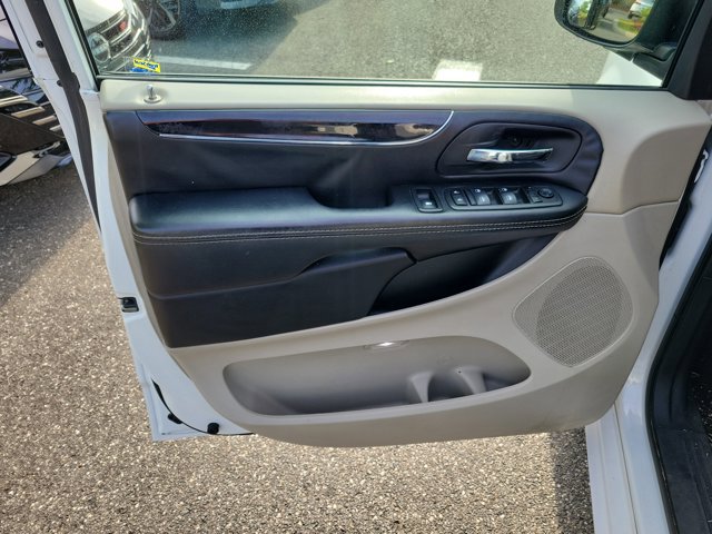 Used 2019 Dodge Grand Caravan SXT FWD image 16