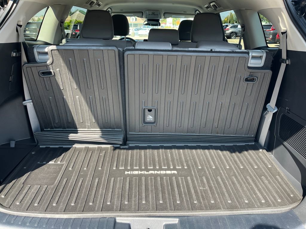 Certified 2023 Toyota Highlander L image 26