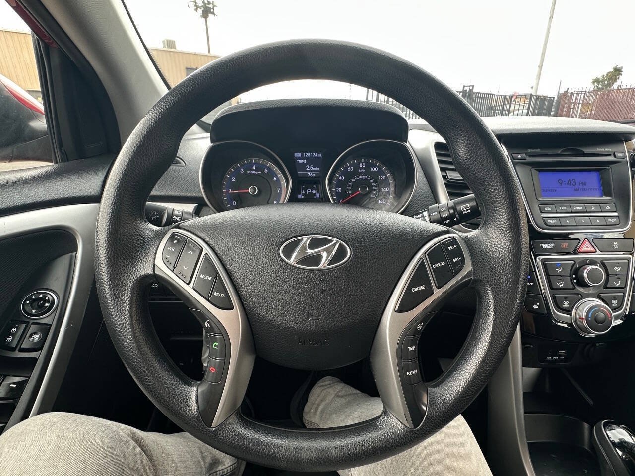 Used 2015 Hyundai Elantra GT FWD image 14