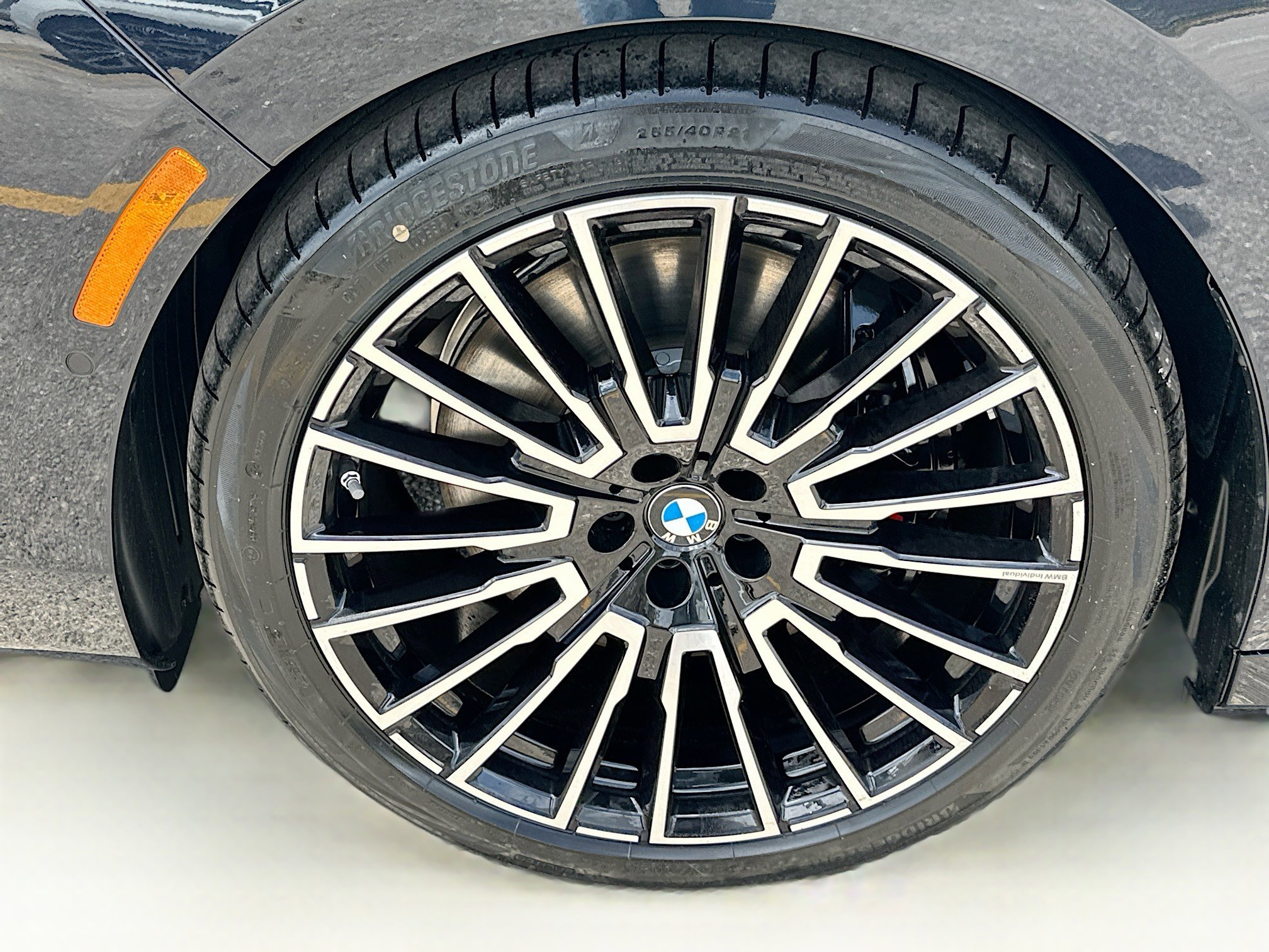 New 2025 BMW 750e xDrive w/ Luxury Rear Seating Package image 28