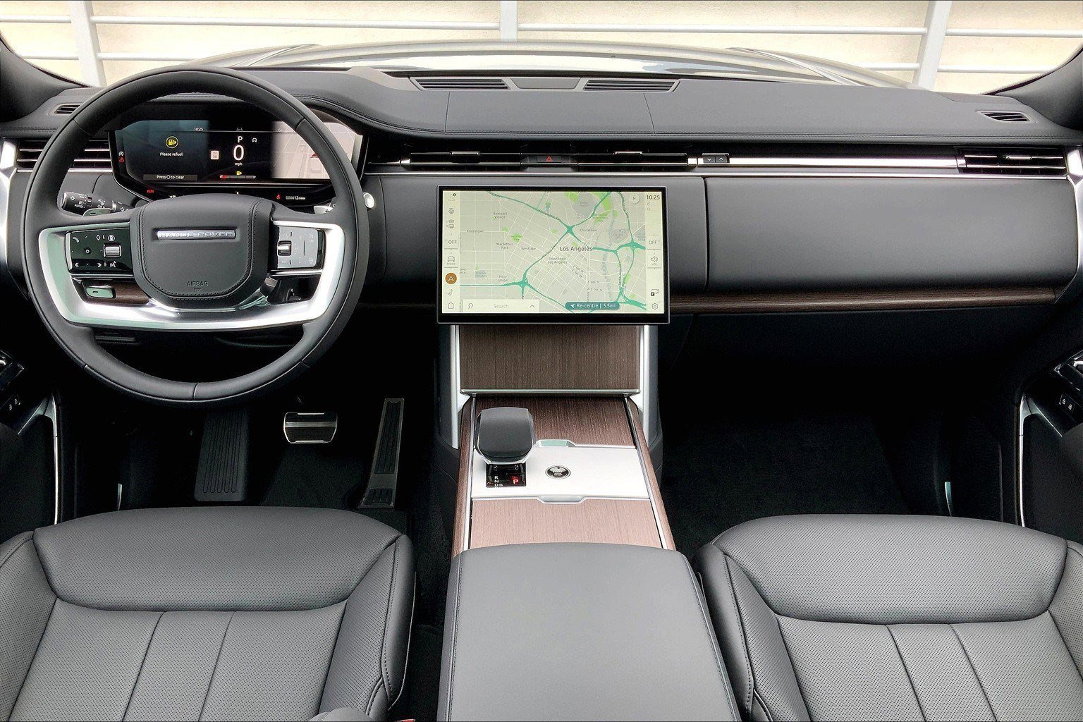 New 2025 Land Rover Range Rover Long Wheelbase SE image 13