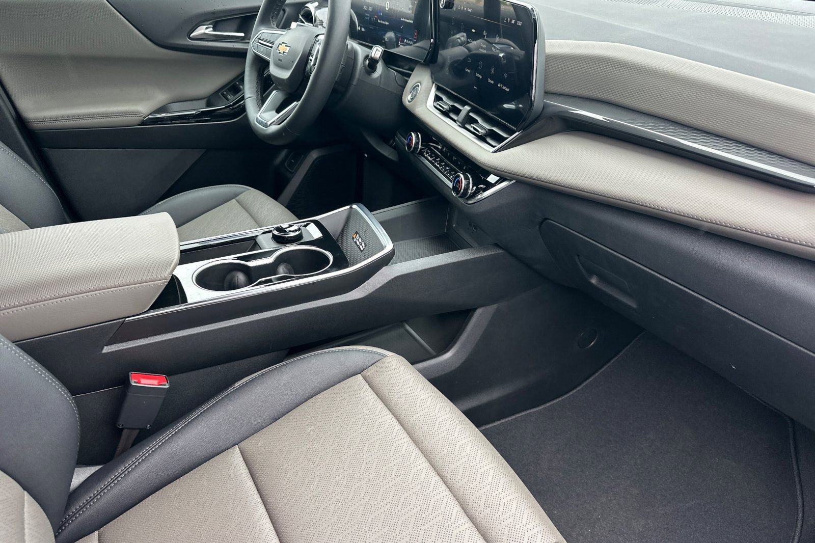 New 2026 Chevrolet Equinox LT w/ Convenience Package II image 18