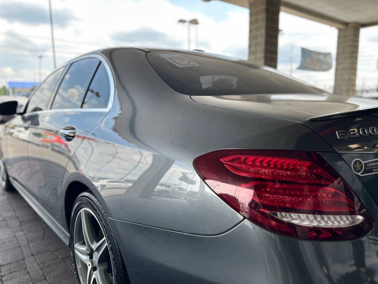 Used 2017 Mercedes-Benz E 300 4MATIC image 10