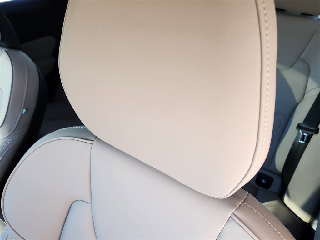 New 2026 Volvo XC60 B5 Plus w/ Climate Package image 5