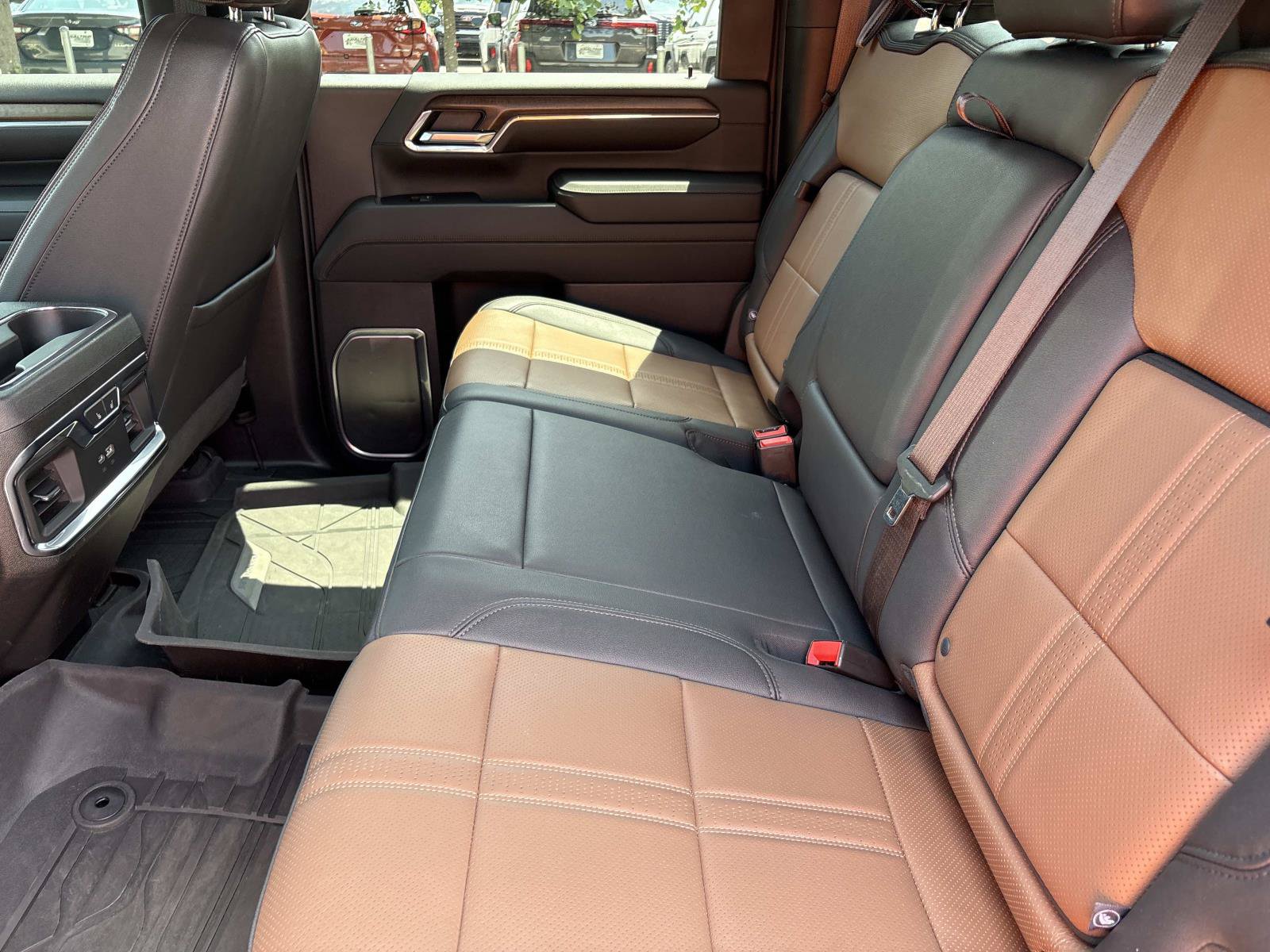 Used 2024 Chevrolet Silverado 2500 High Country w/ High Country Premium Package AWD/4WD image 31