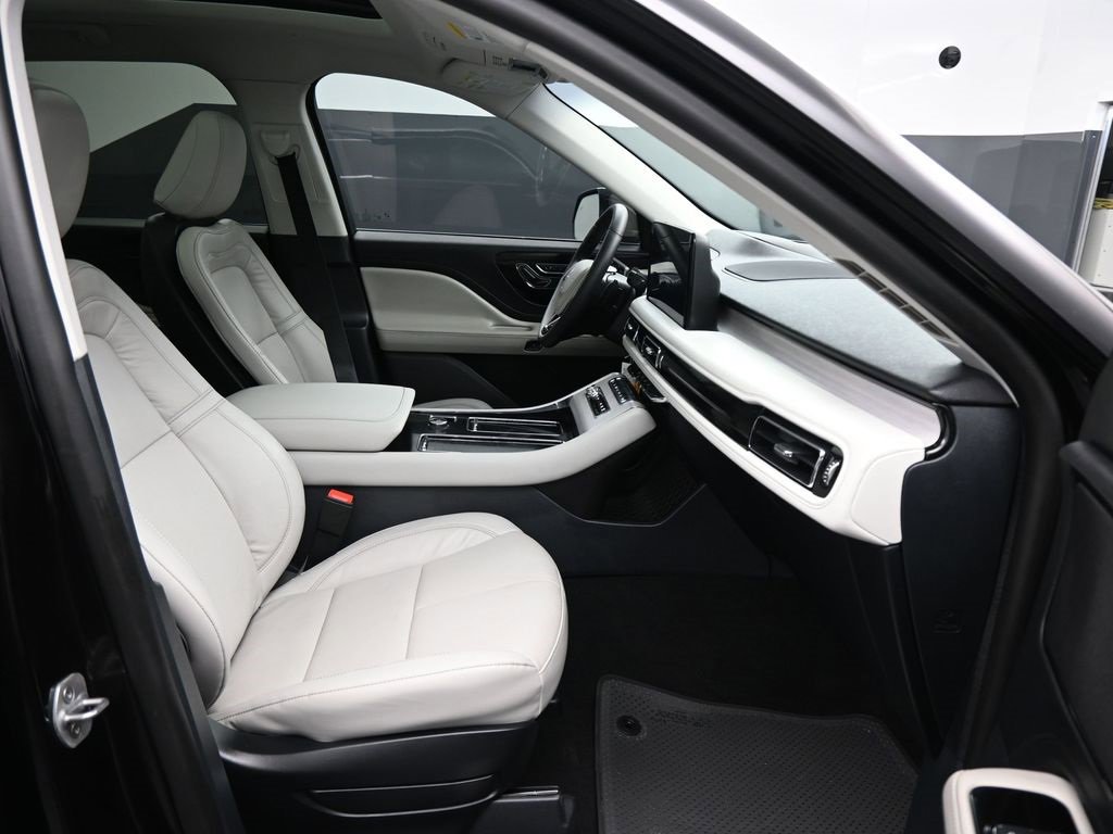 Used 2025 Lincoln Aviator Reserve w/ Illumination Package image 11
