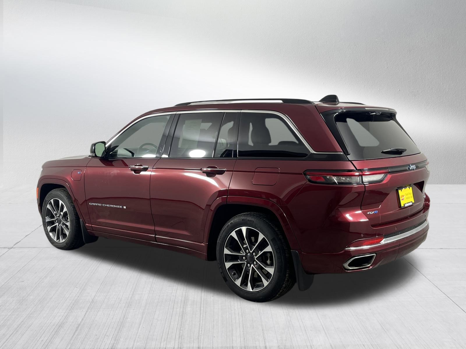 Used 2023 Jeep Grand Cherokee Overland w/ Advanced Protech Group III image 5