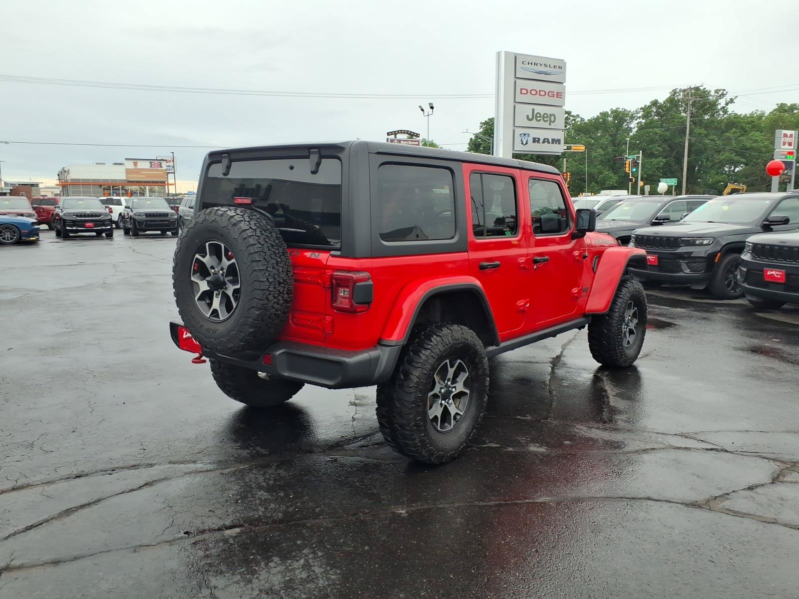 Used 2018 Jeep Wrangler Unlimited Rubicon w/ Dual Top Group AWD/4WD image 6