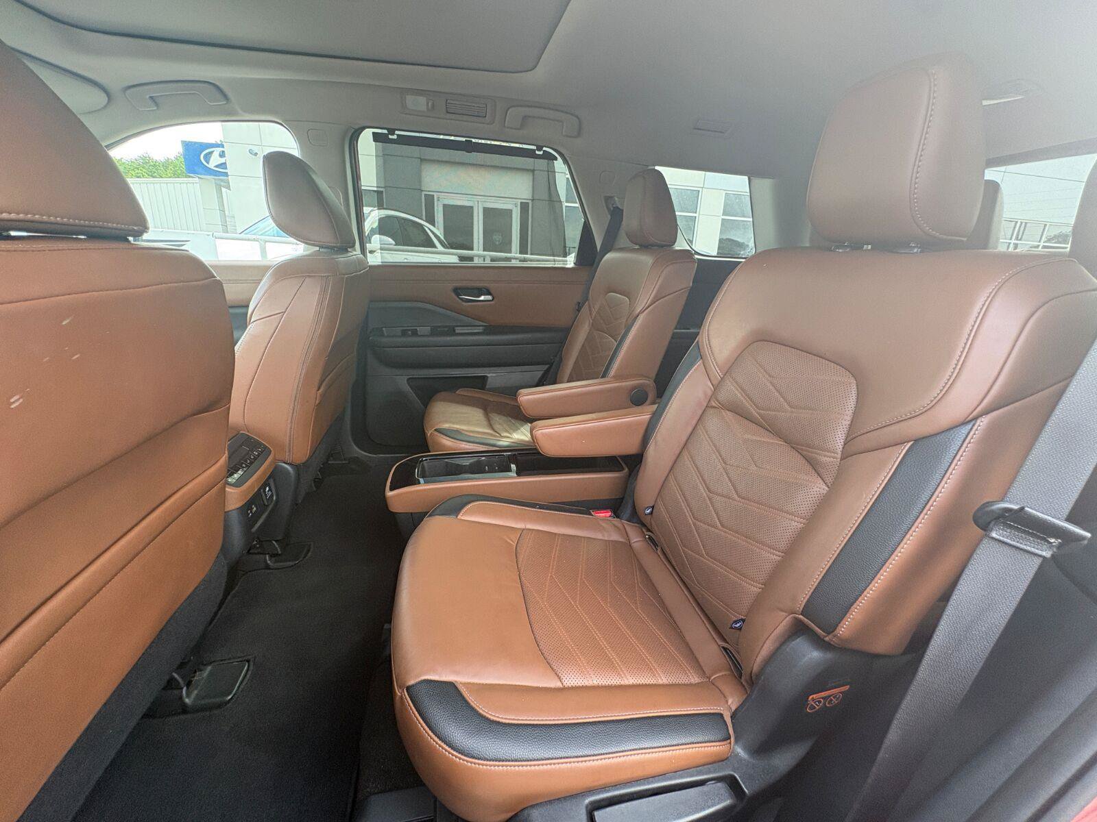 Used 2023 Nissan Pathfinder Platinum FWD image 18