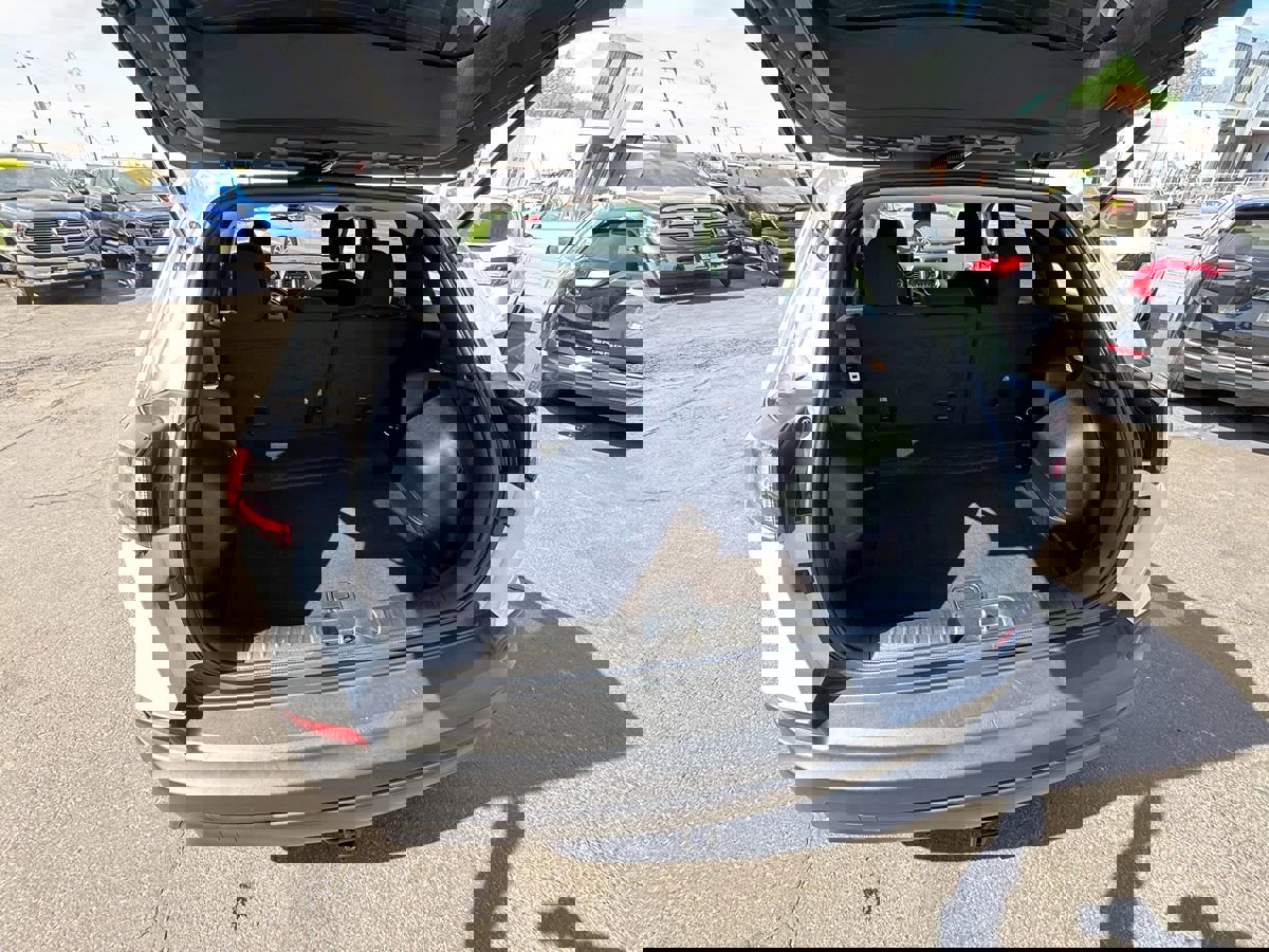 Used 2020 Jeep Cherokee Latitude w/ Cold Weather Group image 7